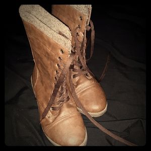 Combat boots